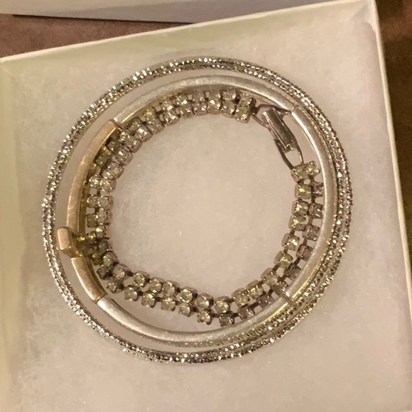 Lot of 5 Bracelets - 3 Bangles 1 Older Flip Close Line Style 1 Sparkly Cross - Picture 12 of 12